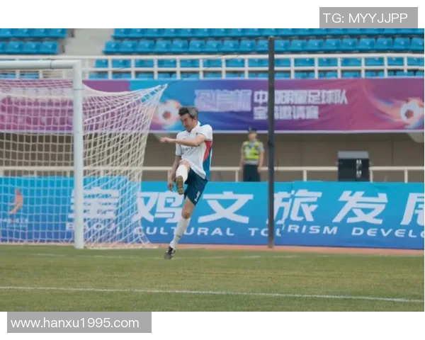 足球明星巅峰对决高清图片展现球场魅力与激情瞬间